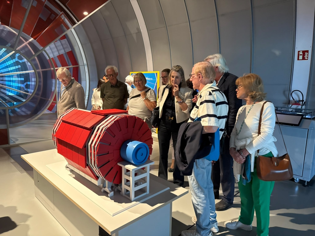 Nebelkammer mit Spuren hochenergetischerTeilchen
